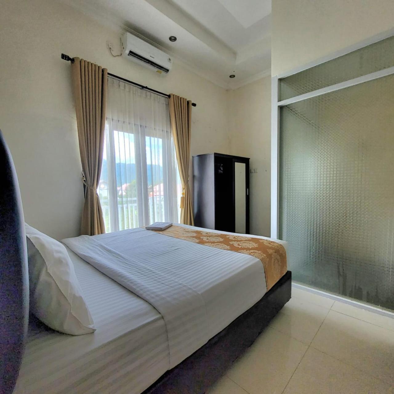Mahakam Guest House Padang  Oda fotoğraf