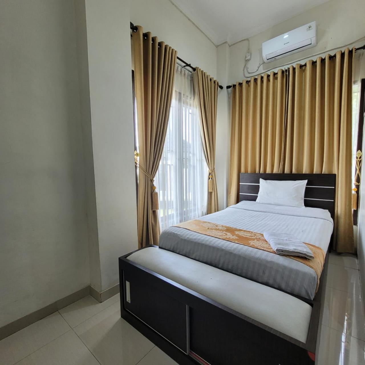 Mahakam Guest House Padang  Oda fotoğraf
